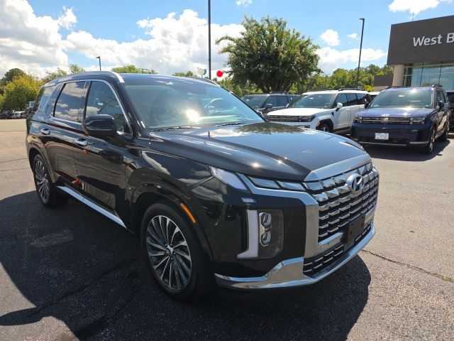 Black Hyundai Palisade before enhancement in harsh sunlight